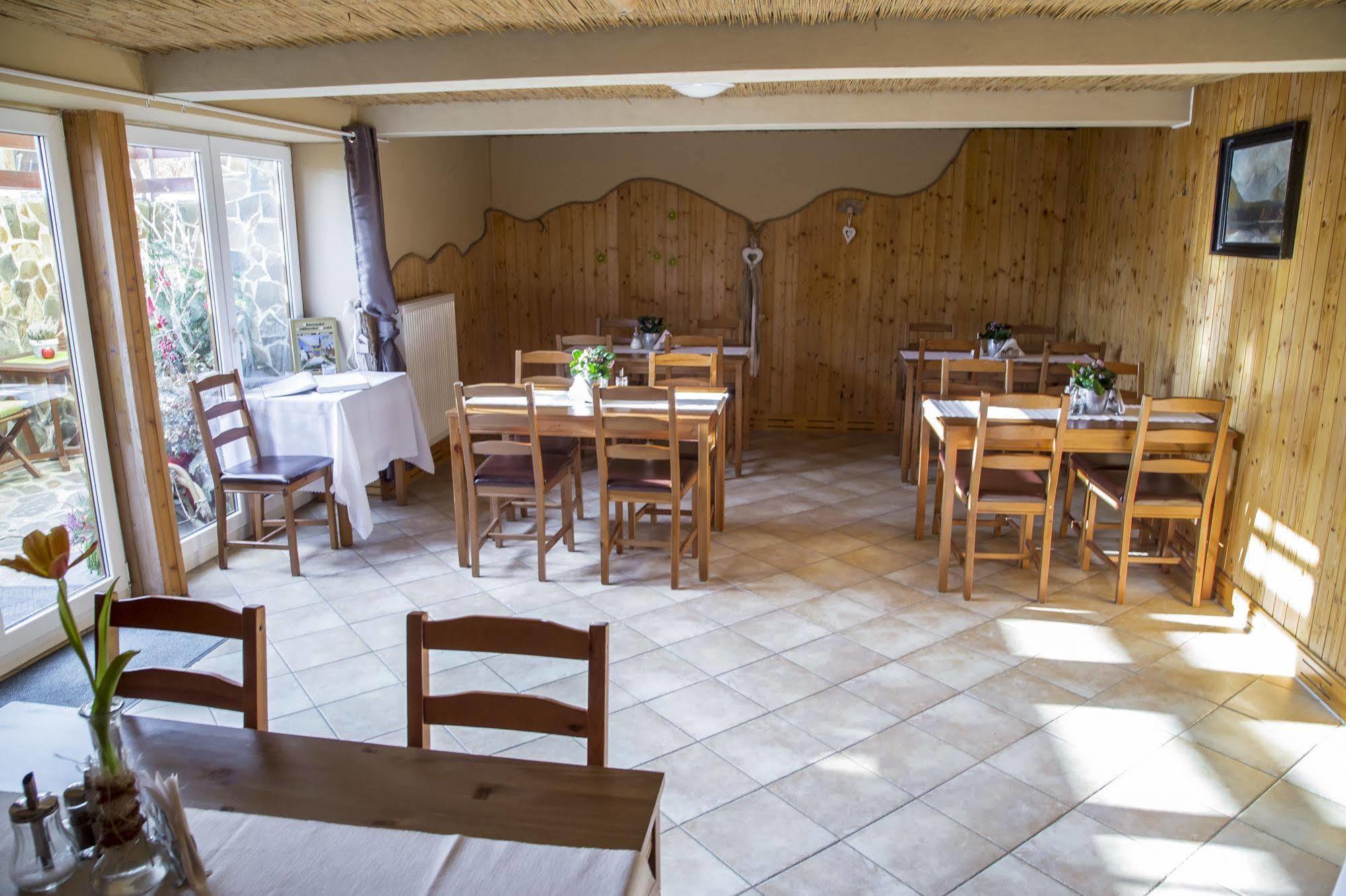 Wellness Penzion Vila Mery Poprad Exterior photo